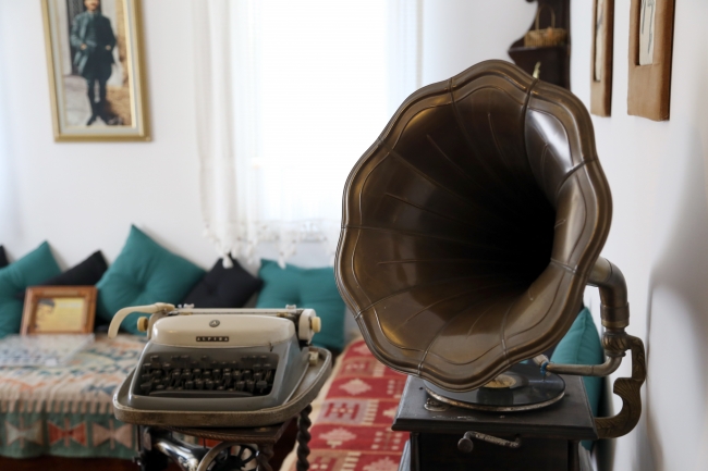 Zeki Müren'in müzedeki eşyaları ziyaretçileri duygulandırıyor